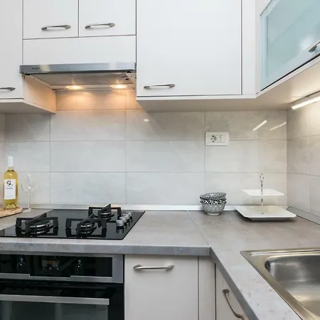 Stylish In The Center Of Apartment *