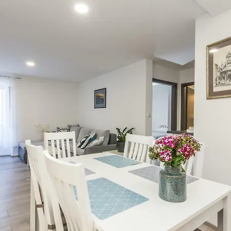 Stylish In The Center Of Apartament *