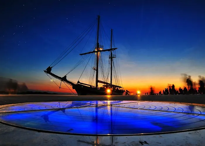 Stylish In The Center Of Apartment *