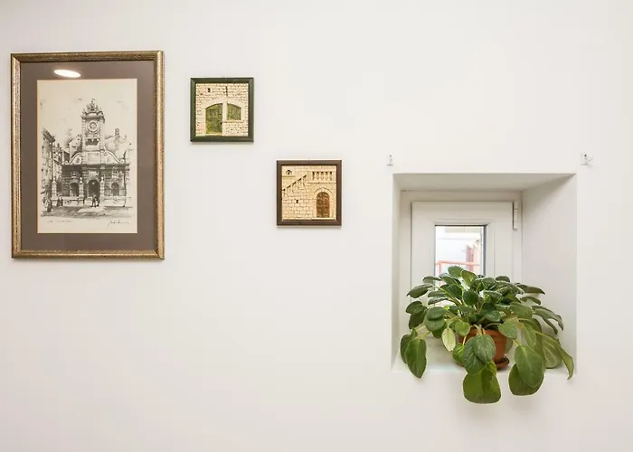 Stylish In The Center Of Apartment *